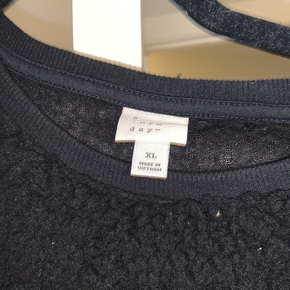 Fluffy pullover - Picture 2 of 3